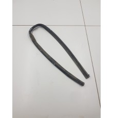 Уплотнитель капота