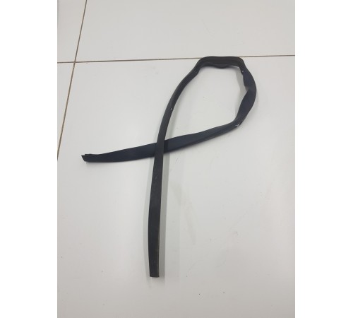 Уплотнитель капота