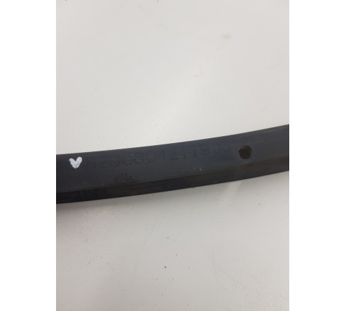 Уплотнитель капота