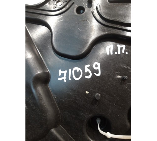 Панель двери (передняя, правая)