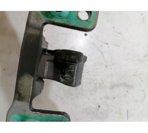 Петля багажника левая