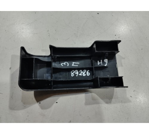 Накладка крепления сиденья задняя правая