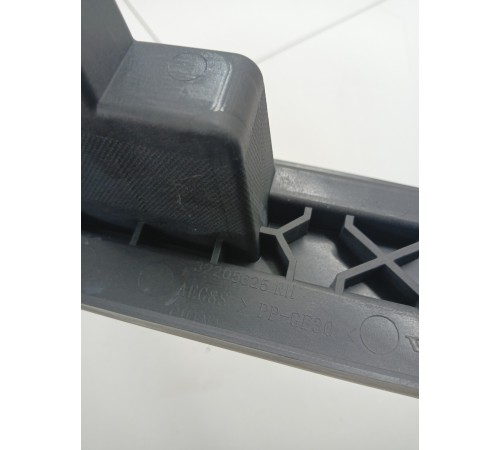 Кронштейн пола багажника правый