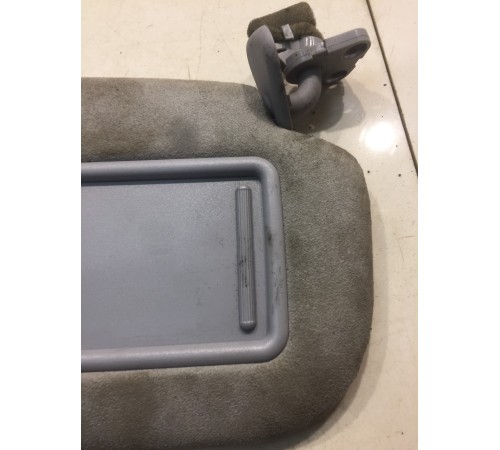 Солнцезащитный козырек (правый)