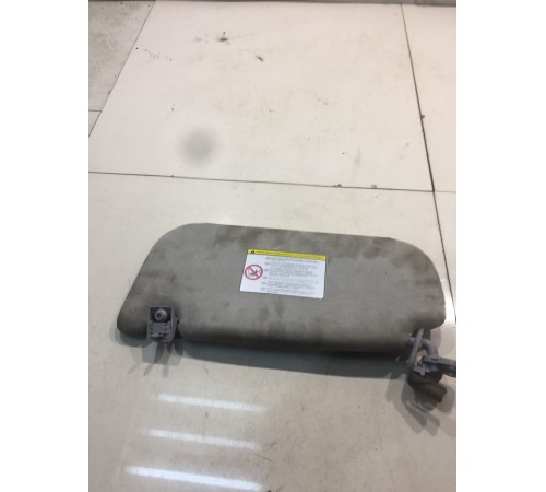 Солнцезащитный козырек (правый)