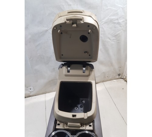 Центральная консоль с подлокотником