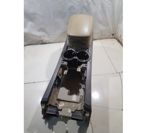 Центральная консоль с подлокотником