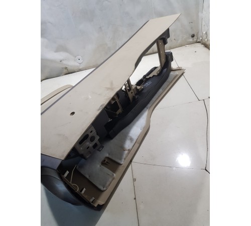 Центральная консоль с подлокотником