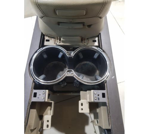 Центральная консоль с подлокотником