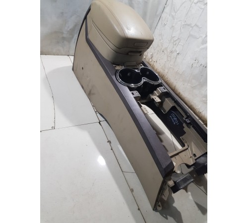 Центральная консоль с подлокотником