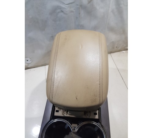 Центральная консоль с подлокотником