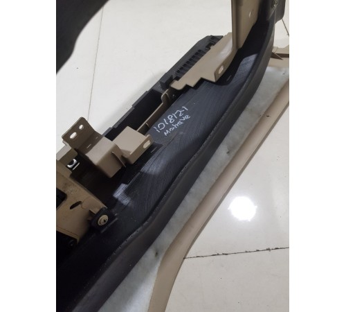 Центральная консоль с подлокотником