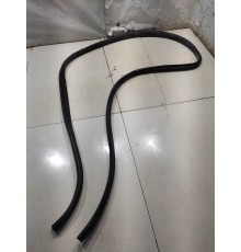 Уплотнитель двери (передний, правый)