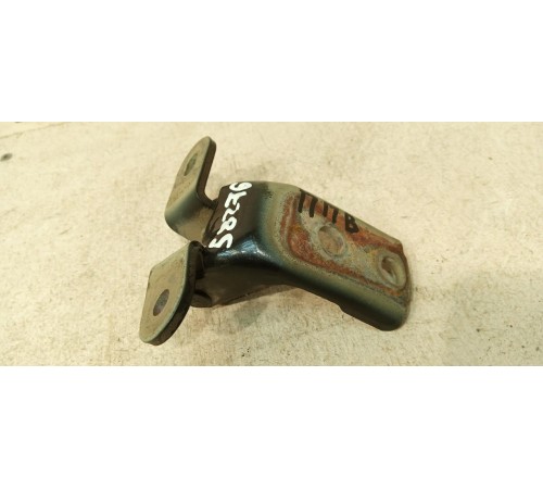 Петля двери Передней правой верхняя