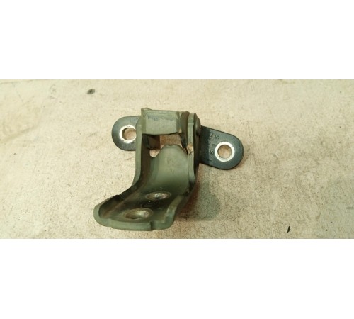 Петля двери Передней правой верхняя