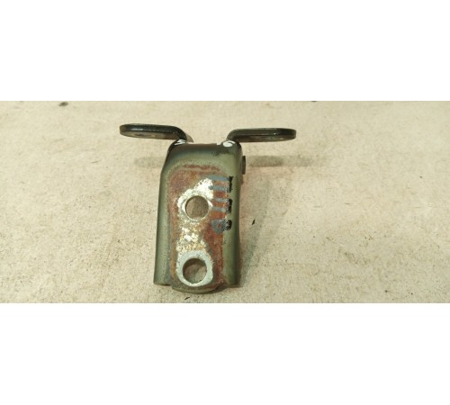 Петля двери Передней правой верхняя