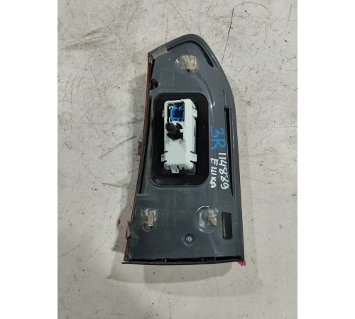 Фонарь крышки багажника правый