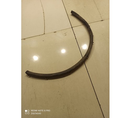 Уплотнитель(пыльник) накладки крыла(передний правый)