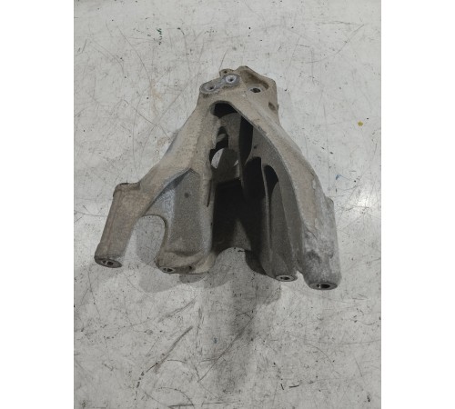 Кронштейн (крепление) двигателя задний