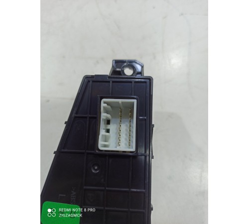 Кнопка стеклоподъемника (задняя левая)