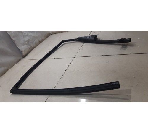 Уплотнитель стекла двери (задний, правый)