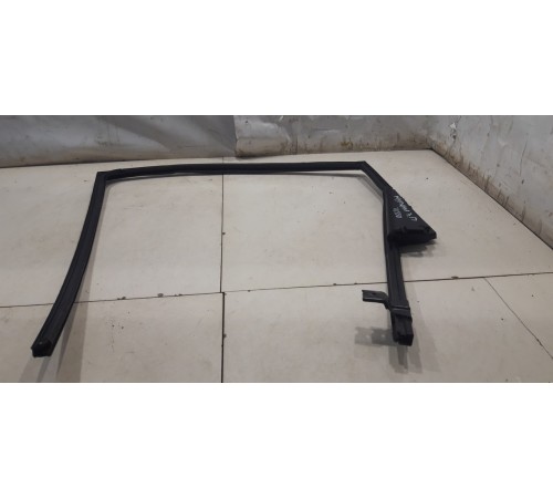 Уплотнитель стекла двери (задний, правый)