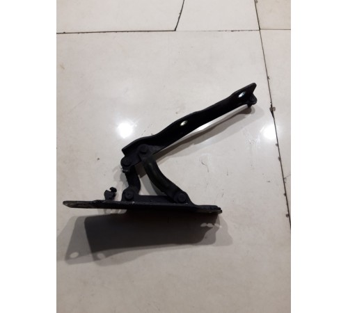 Петля капота (левая)