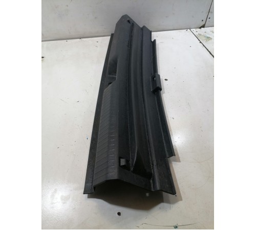 Обшивка задней панели багажника