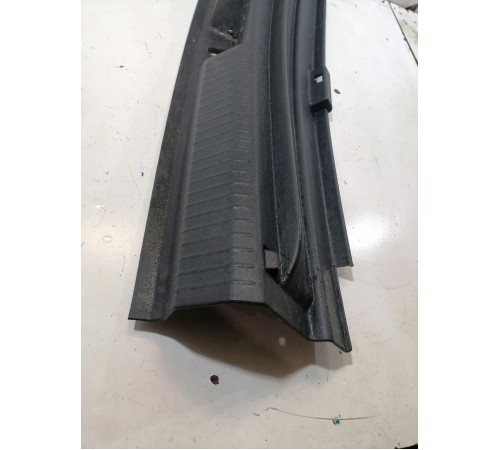 Обшивка задней панели багажника