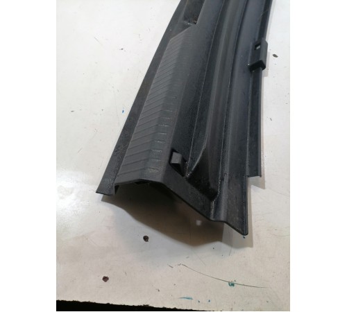 Обшивка задней панели багажника