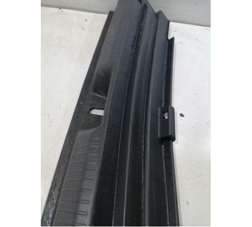 Обшивка задней панели багажника