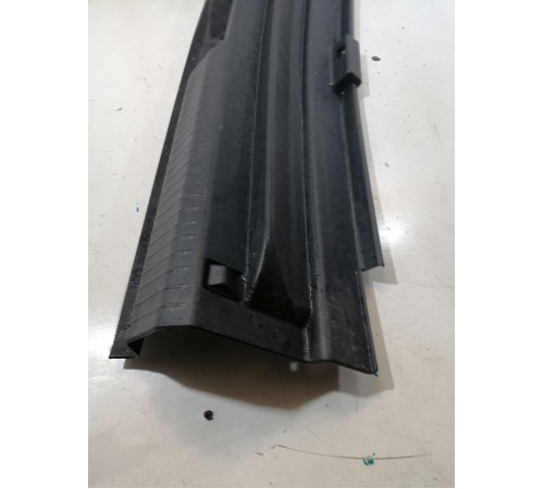 Обшивка задней панели багажника