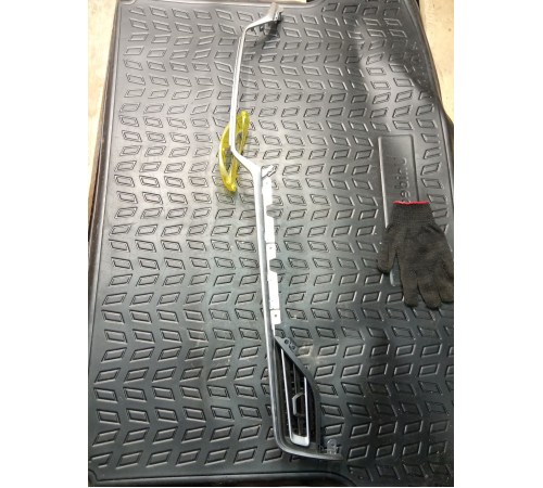 Накладка декоративная вторпеду правая с дефлектором