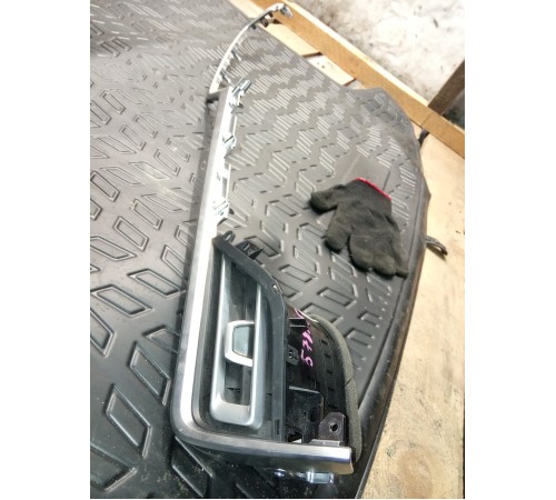 Накладка декоративная вторпеду правая с дефлектором