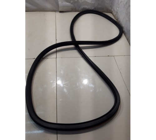 Уплотнитель двери (задний, правый)