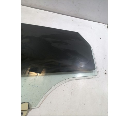 Стекло двери заднее левое
