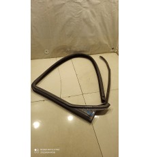 Уплотнитель стекла двери левый