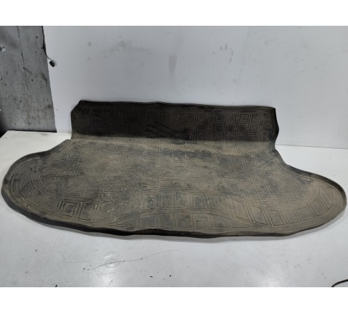 Резиновый коврик багажника