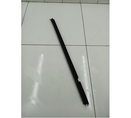 Уплотнитель стекла двери задний правый внутренний