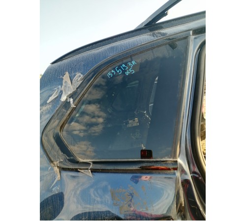 Стекло кузовное глухое правое, форточка