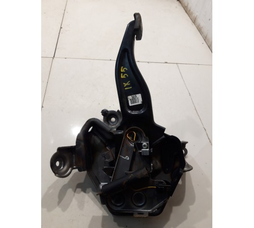 Педаль стояночного тормоза