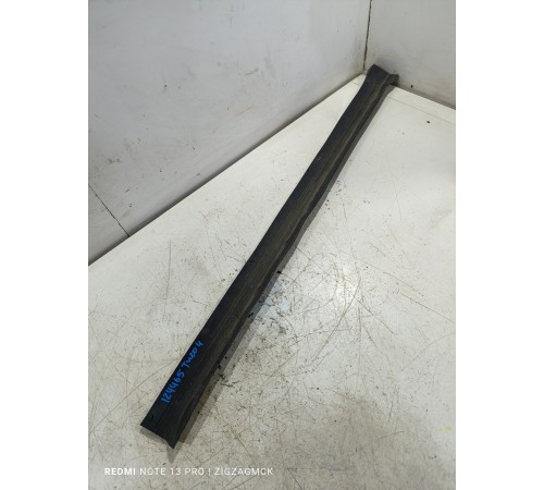 Уплотнитель двери передний правый