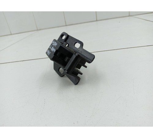 Ответная часть замка двери задняя левая