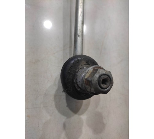 Стойка переднего стабилизатора