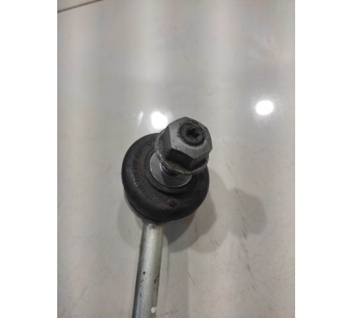 Стойка переднего стабилизатора