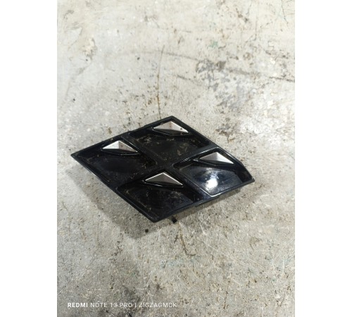 Заглушка буксировочного крюка передняя