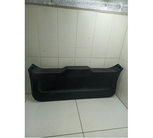 Обшивка крышки багажника