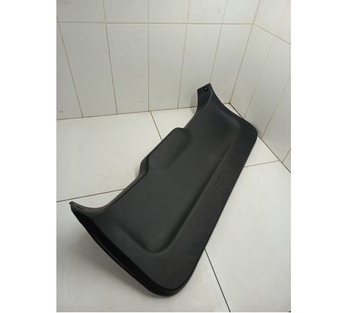 Обшивка крышки багажника