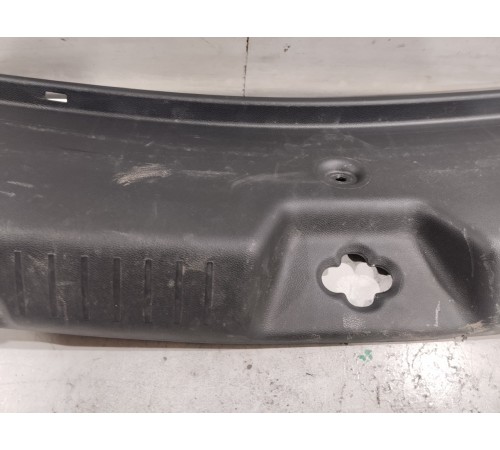 Накладка замка крышки багажника