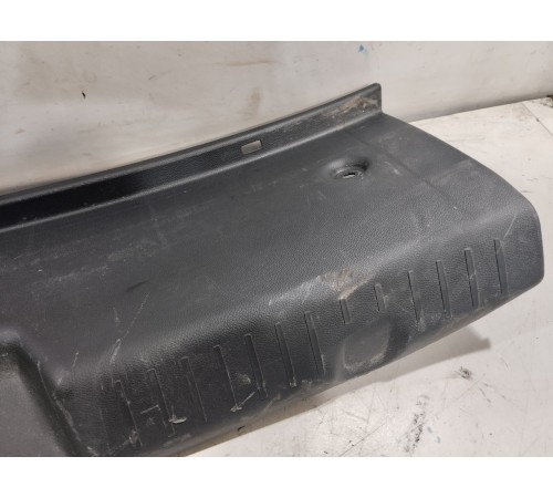 Накладка замка крышки багажника